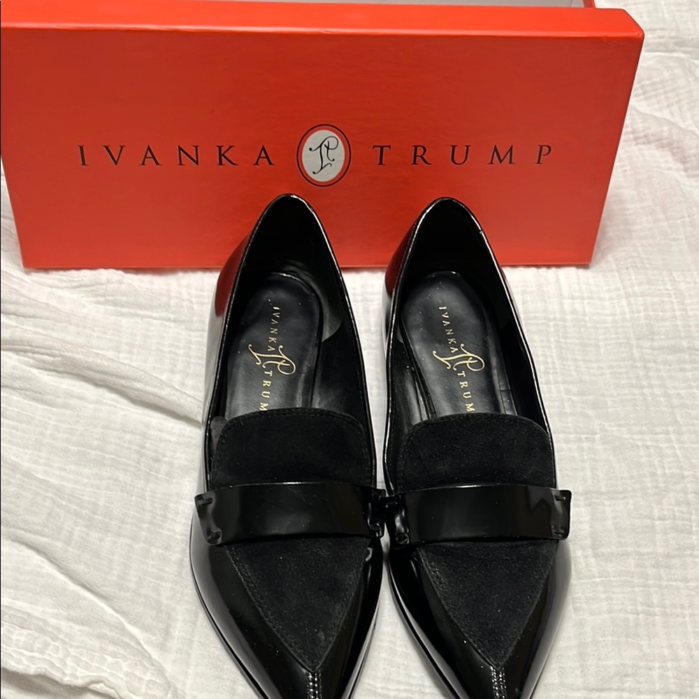 Elegant Black Flats with Glossy Finish and Decorative Strap